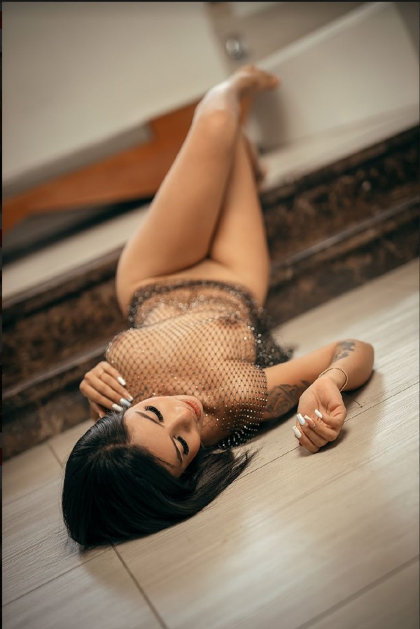 Joven latina caliente por Madrid