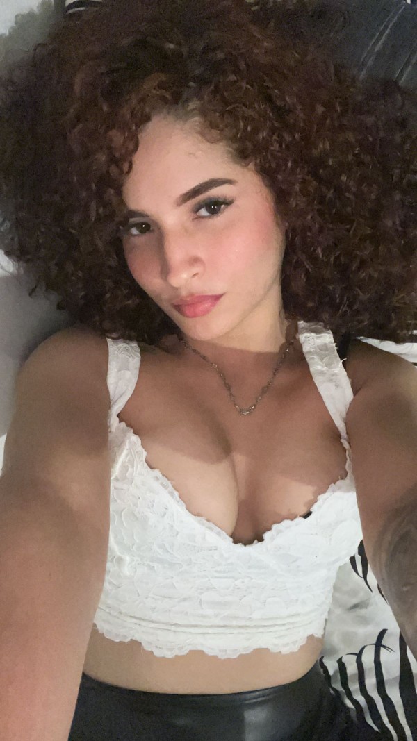 COLOMBIANA DULCE, DIVERTIDA Y MUY CANDENTE