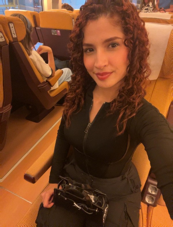 COLOMBIANA DULCE, DIVERTIDA Y MUY CANDENTE