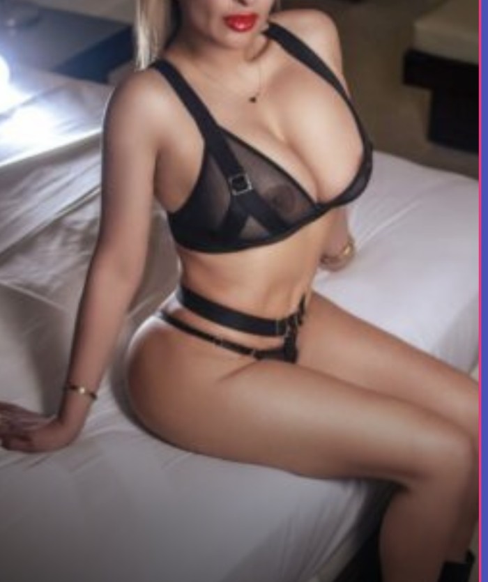 Yalina espectacular Rubia