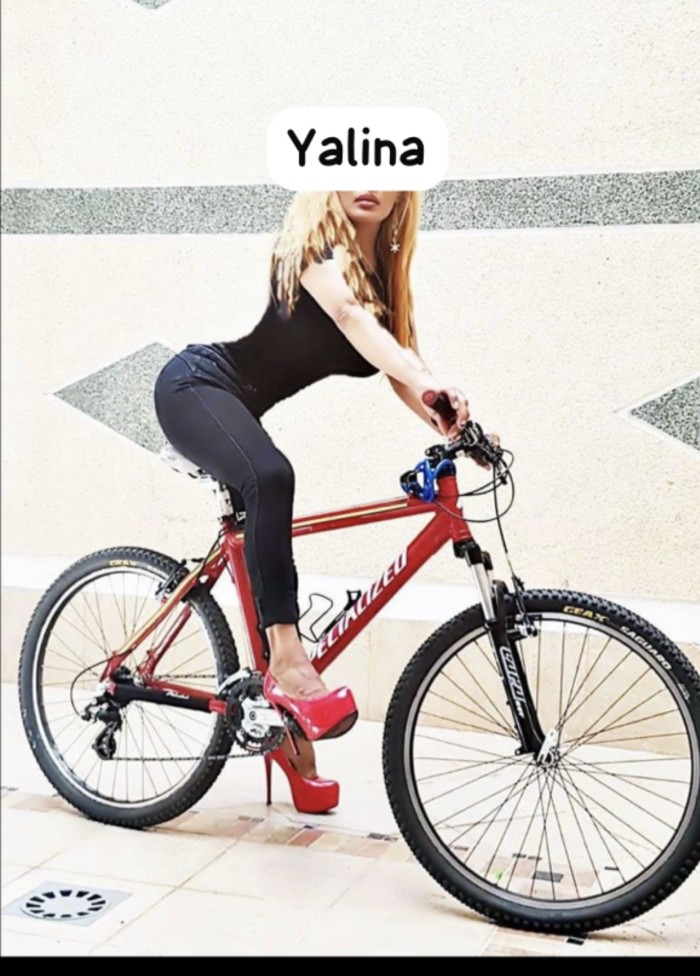 Yalina espectacular Rubia