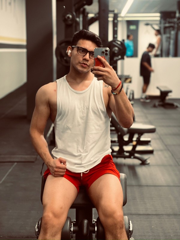 Modelo pasivo fiesta masajes y todo lo que te puedas imaginar