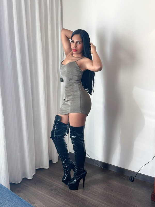 Mulata cachonda, muy caliente Con muchas ganitas