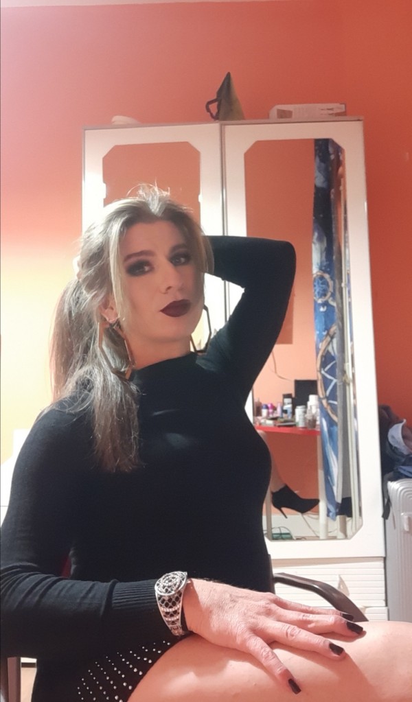 Yessy completa pollona lechera