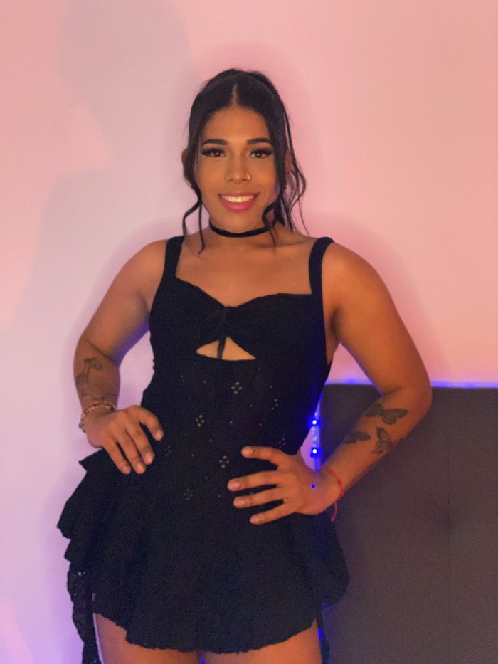 UNA CHICA TRANS CALIENTE Y LISTA PARA EL PLACER
