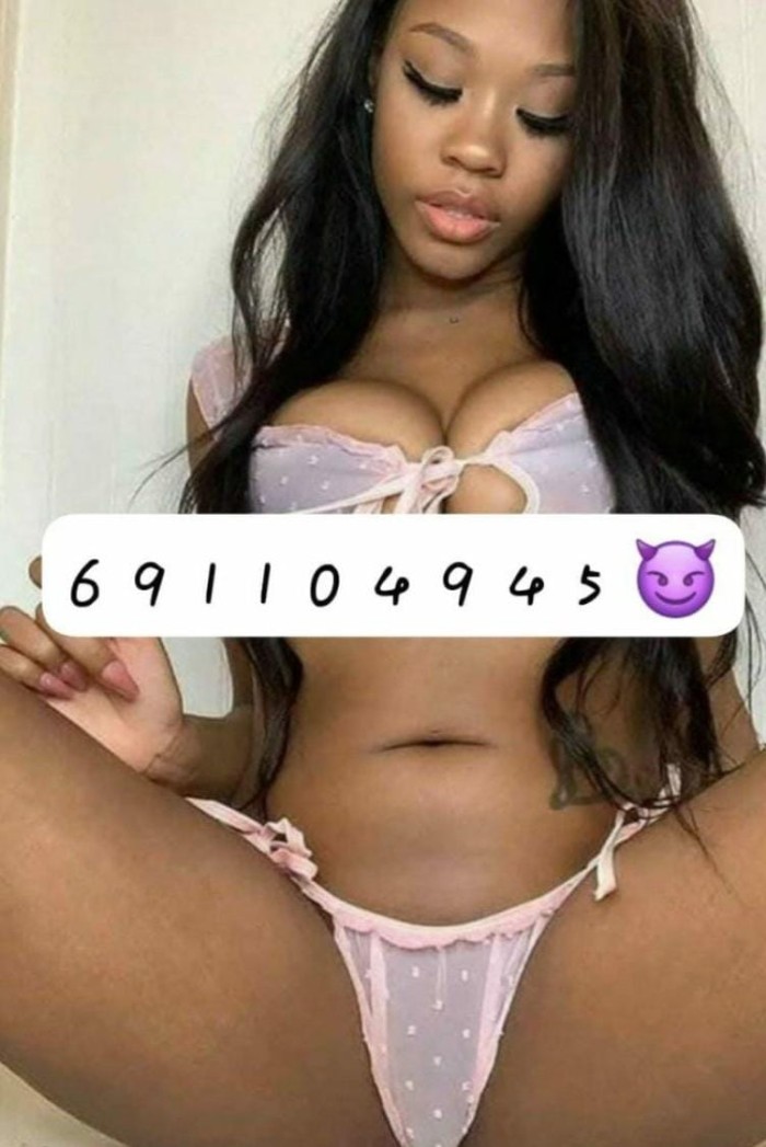 Jovencita ardiente con coñito apretadito en puerto de sagunto