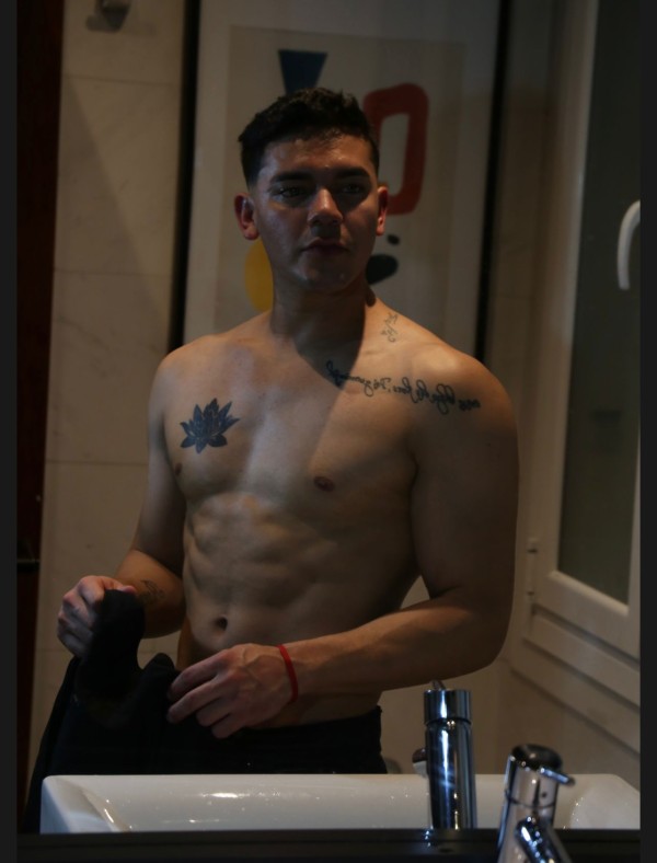 Modelo pasivo fiesta masajes y todo lo que te puedas imaginar