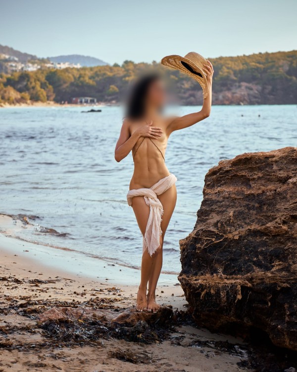 Lucia natural muy delgada y cariñosa, sin cirugías ni tatuajes. Fiester