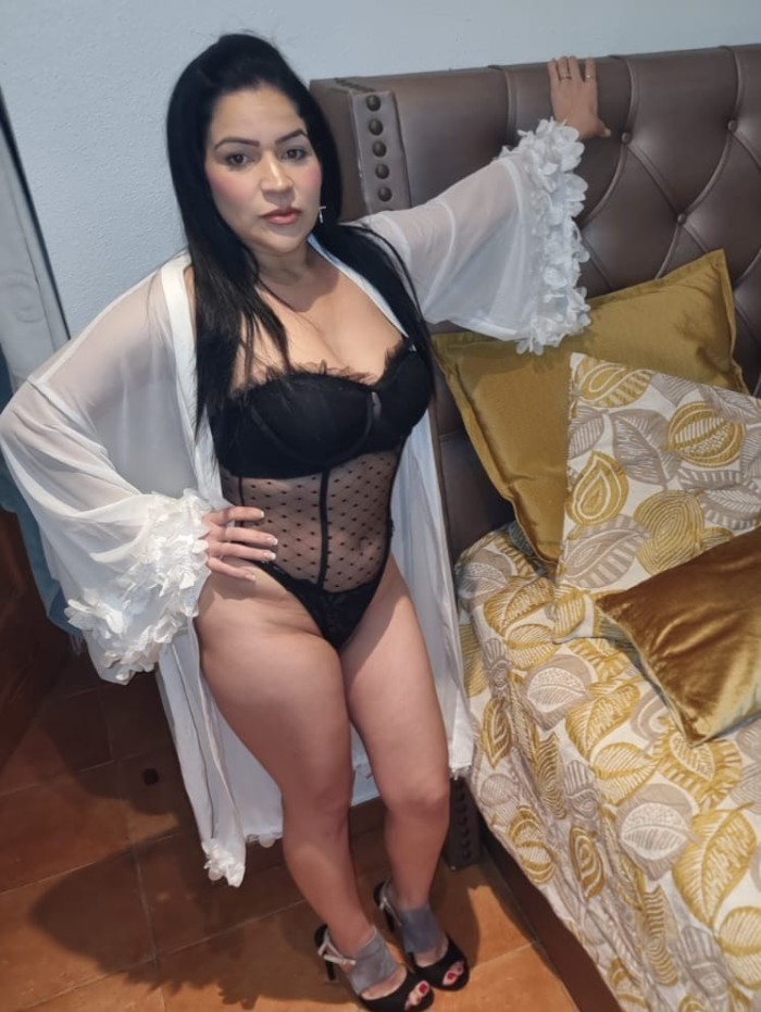 Violeta: Una Colombiana Inolvidable en Alcantarilla
