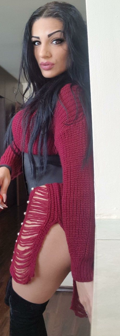 Una morena  fogosa y IMPLICADA