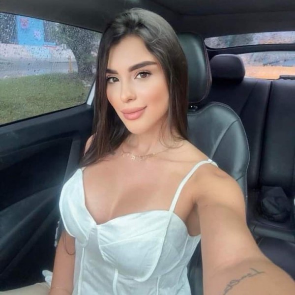 Mandy ardiente latina recien llegada