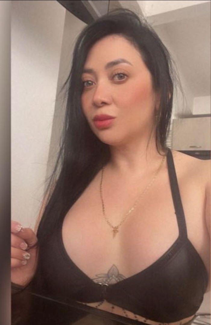 fiestera colombiana de culo grande recien llegada