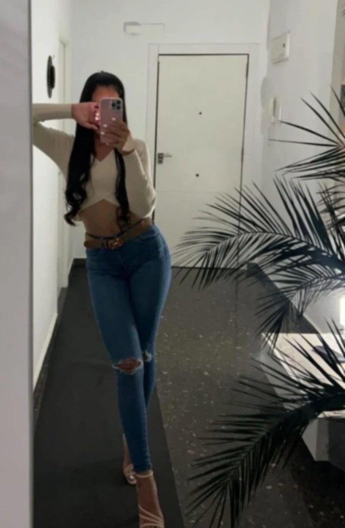 Delgadita fiestera jovencita