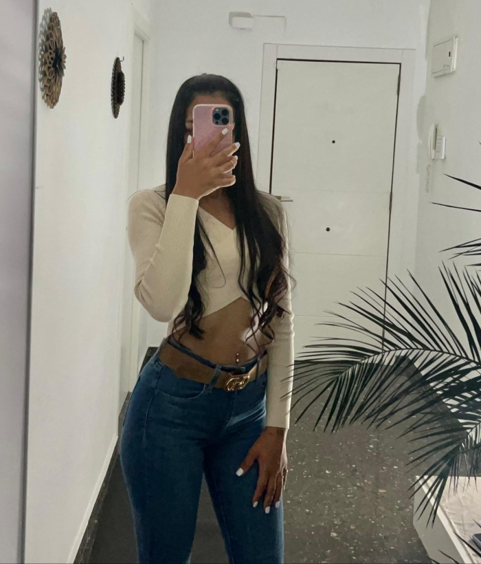 Delgadita fiestera jovencita