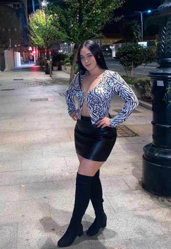 Caliente ardiente y dispuesta a vivir nuevas exper