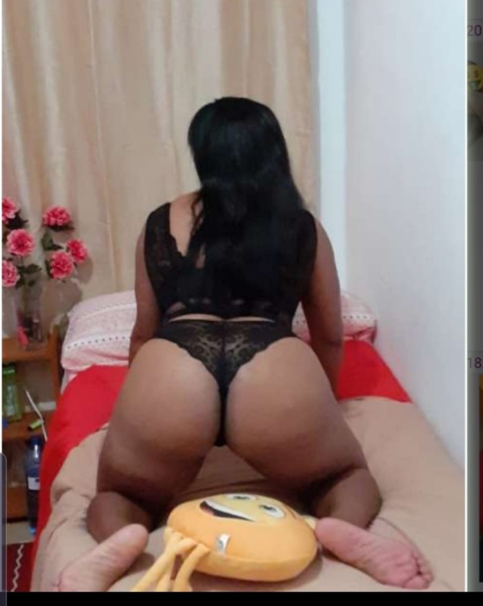 Morenita cachonda