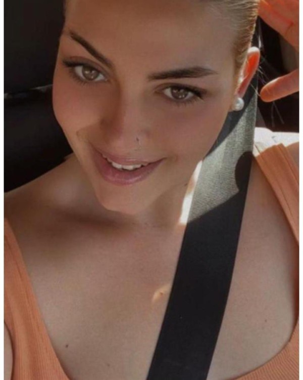 Laura española, juguetona, divertida y sexy