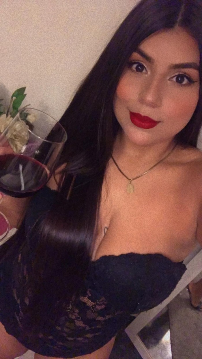 PUTITA COLOMBIANA CON GANAS DE LECHITA