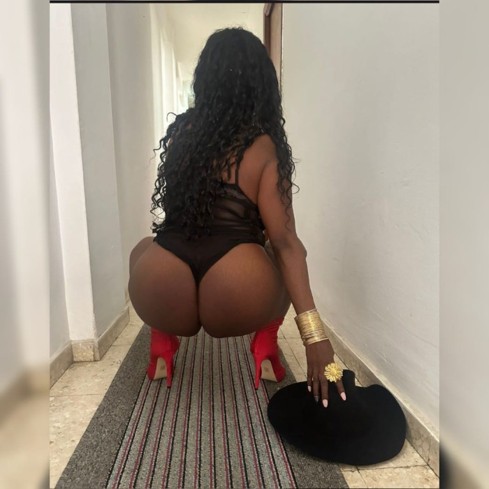 Negra de nalgas grandotas cachonda