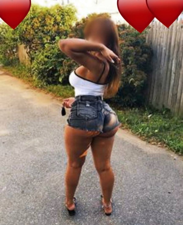 Karina diosa de ebano