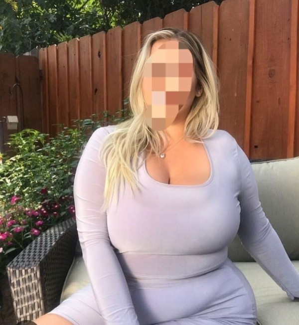 Una rubia exuberante…