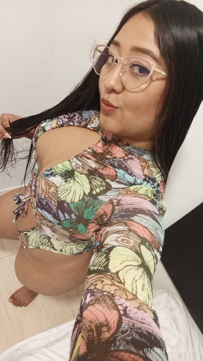 UNA COLOMBIANA BIEN CALIENTE Y CON GANAS DE VERTE