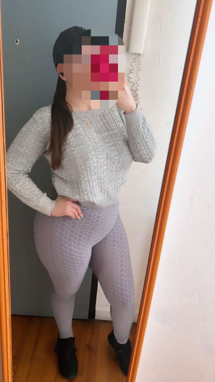 UNA RUBIA VOLUPTUOSA DISPONIBLE PARA TI