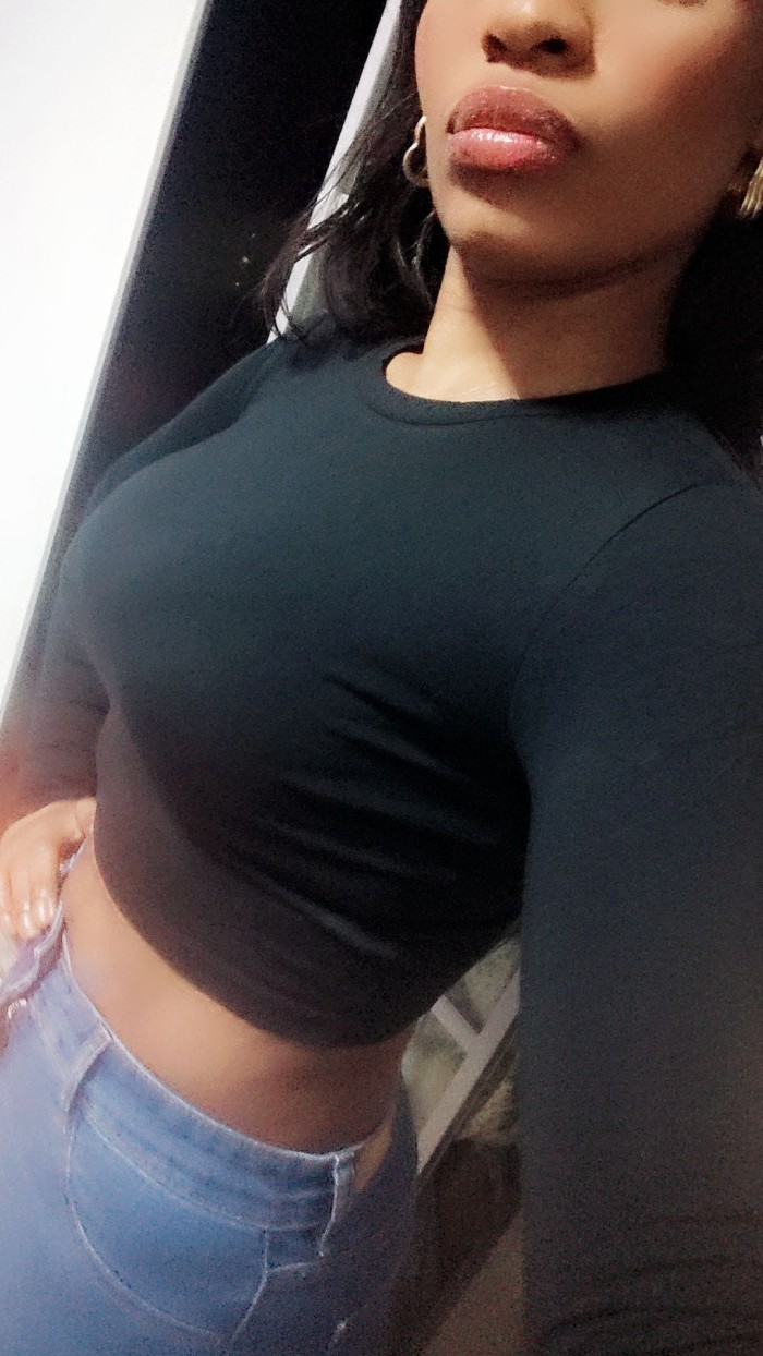 LATINA JOVENCITA,CON GANAS DE SENTIR PLACER.