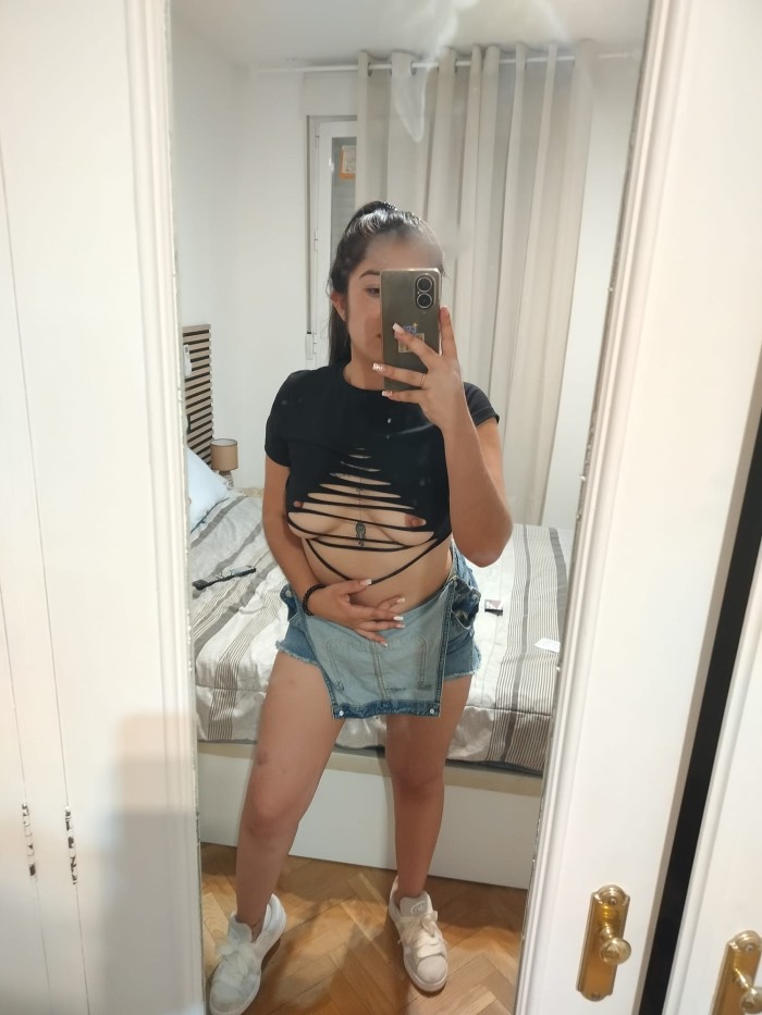 HOLA AMOR SOY SOFIA UNA JOVENCIITA JUGUETONA
