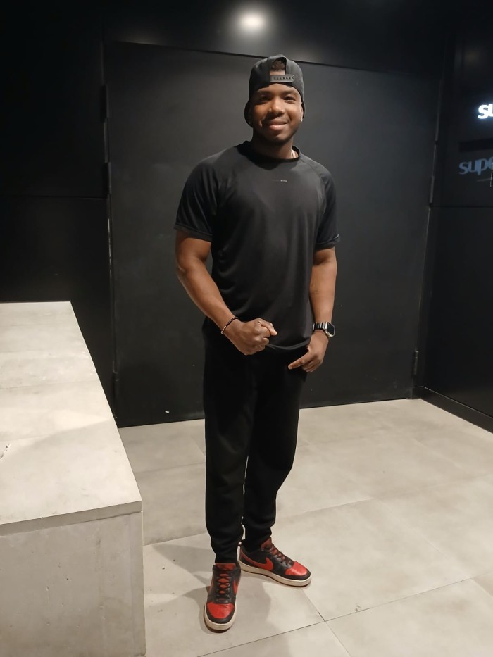 Busco trabajo en pisos soy serio y limpio