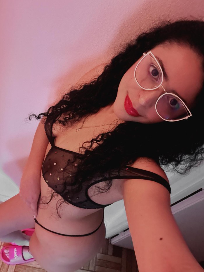 Latina super cachonda atrevida en (NOU BARRIS)