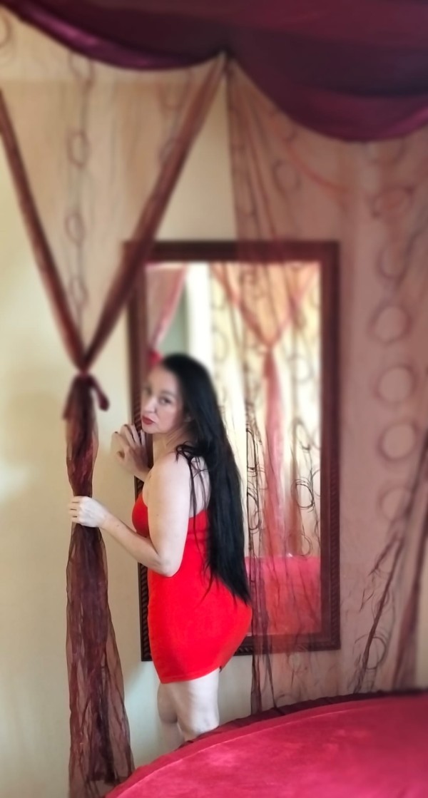 LAURA Experta EN GRIEGO  DESDÉ 30€.  MASAJE ERÓTICO