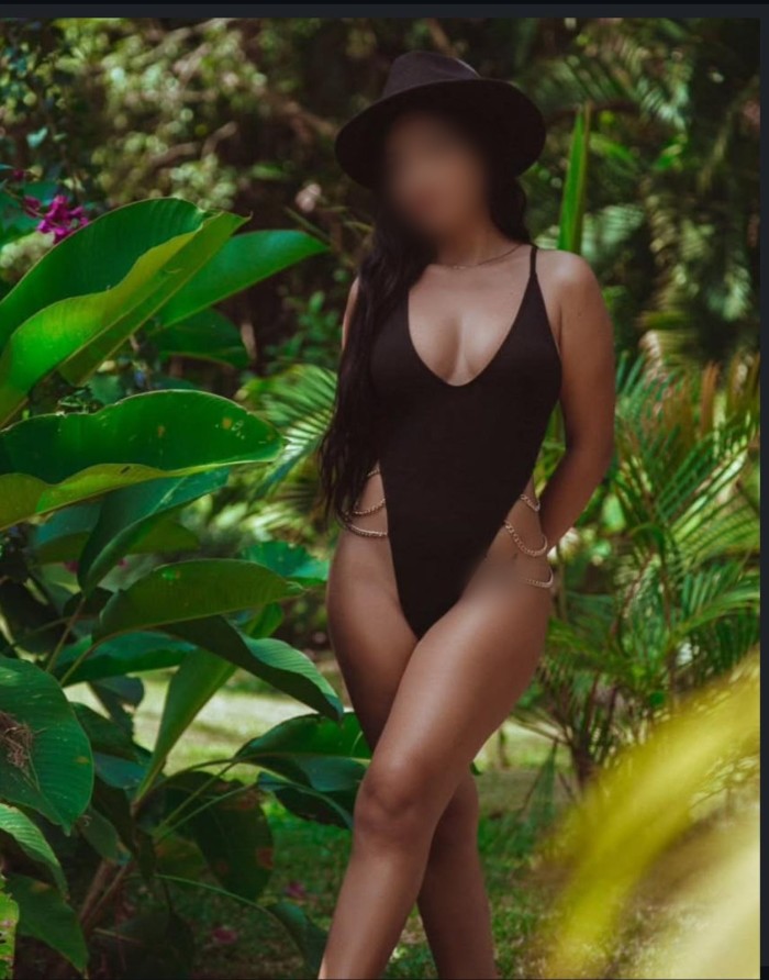 Hola me llamo NATALIA latina sexi en busca de chicos buenos