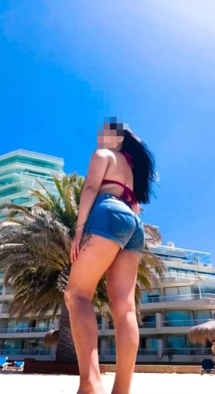 ENCANTADORA CHICA COLOMBIANA
