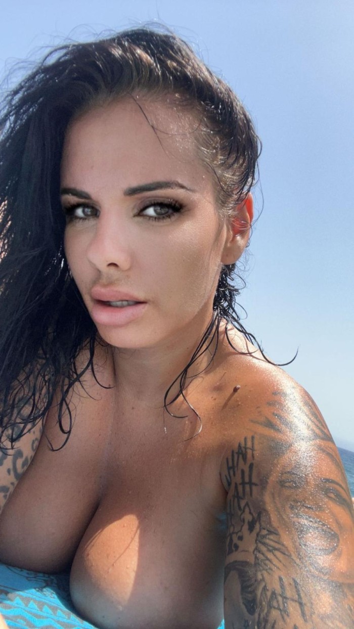 Aisha, tu cómplice de placer a domicilio