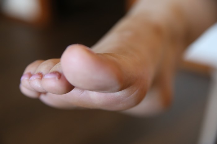 LAME MIS PIES, TRÁGALOS, AGRADECELO