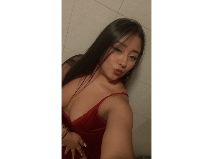 TU CHICA CALIENTE CON GANAS DE RICO SEXO