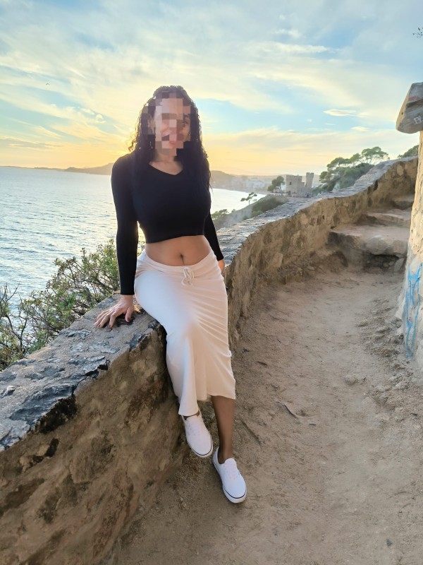 Estoy en Lloret, muy cariñosa