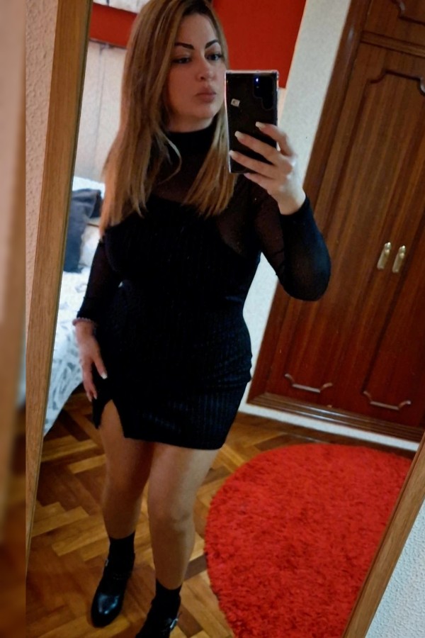 Claudia tu rubia fiestera con buen rollo