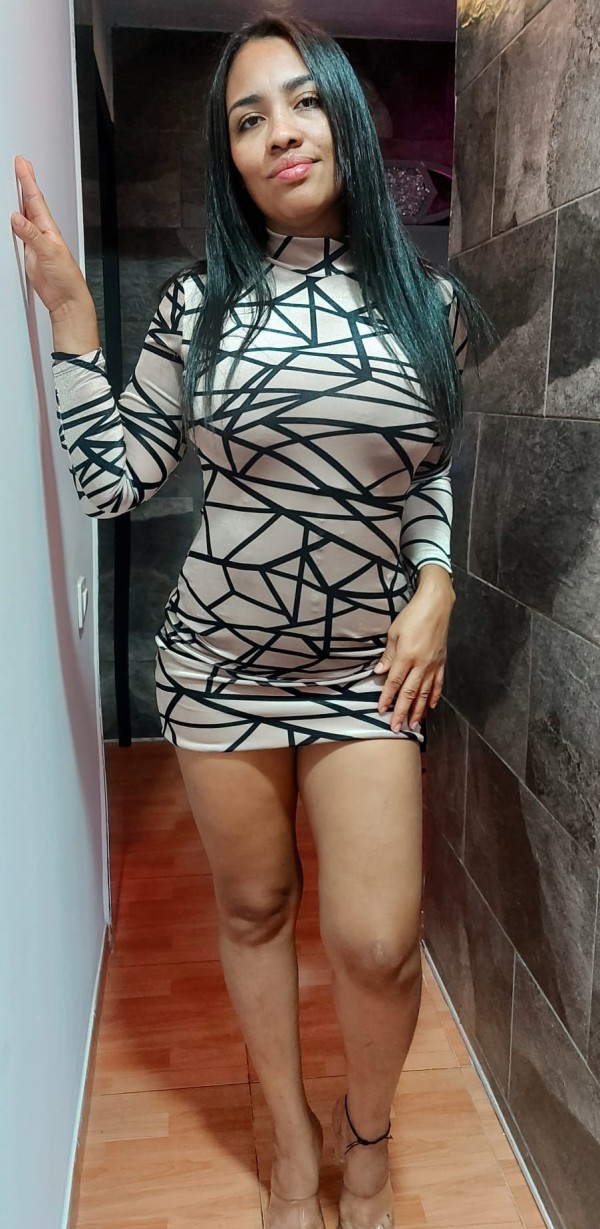 Paula colombiana soy tal y como me ves, encantadora