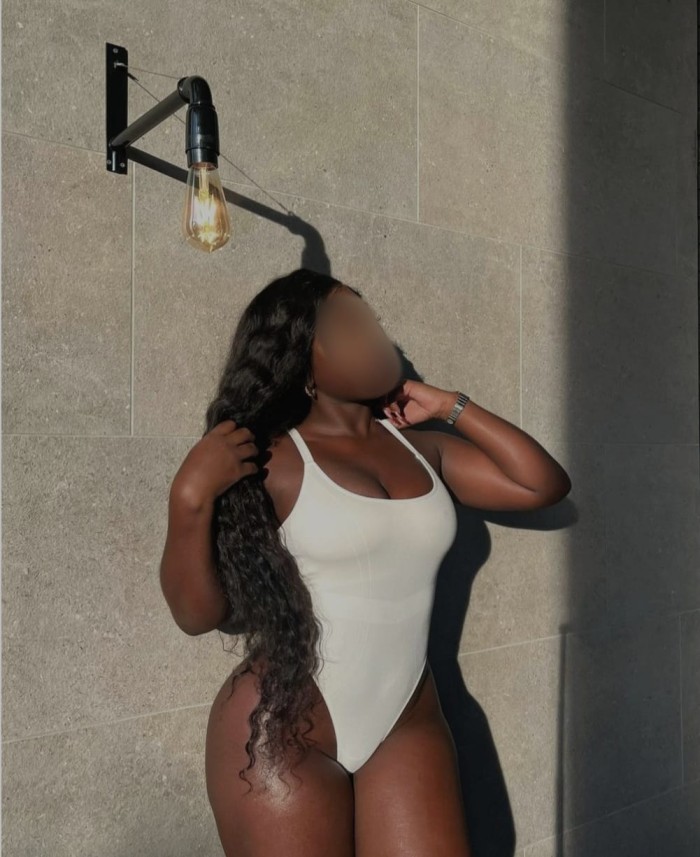 COLOMBIANA CON TETAS Y CULAZO 24H VALDEMORO