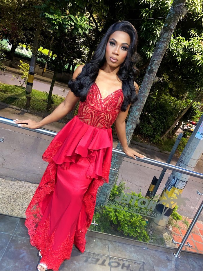 NIÑATA POLLONA Y FIESTERA LAS 24 HORAS