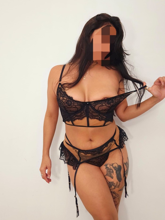 BOMBA DE SEXO FIESTA Y LUJURIA ARDIENTE