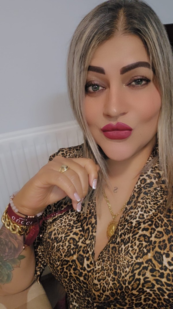 Carla latina cachonda REAL sin prisa francés natural griego súper completa