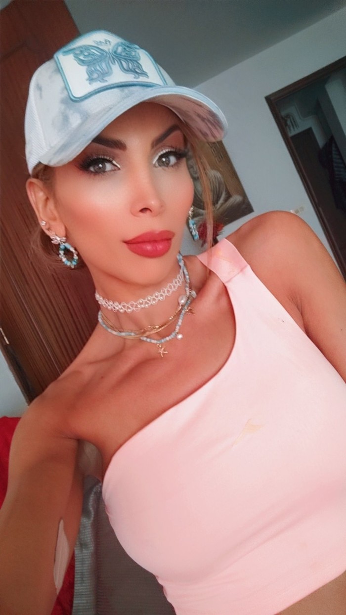 Travesti femenina en PONTEVEDRA