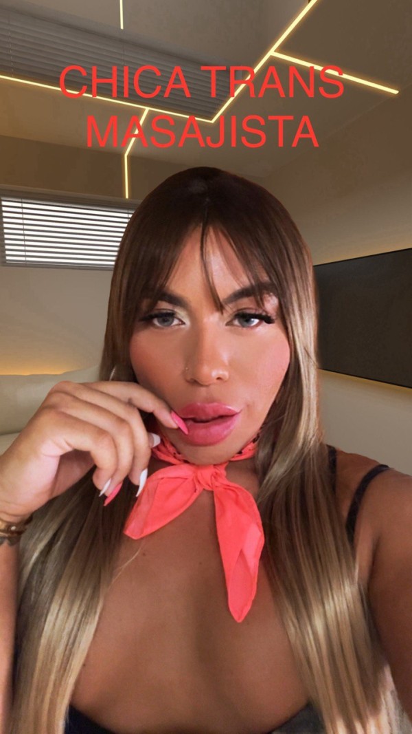 Andrea joven y guapa masajista , cuerpo completo con final