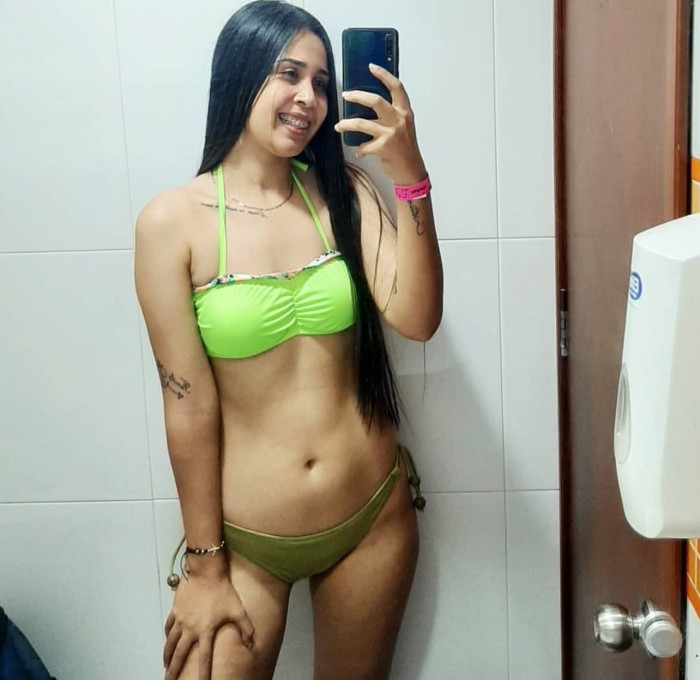 Entra y mira las fotos de quien te espera hoy.