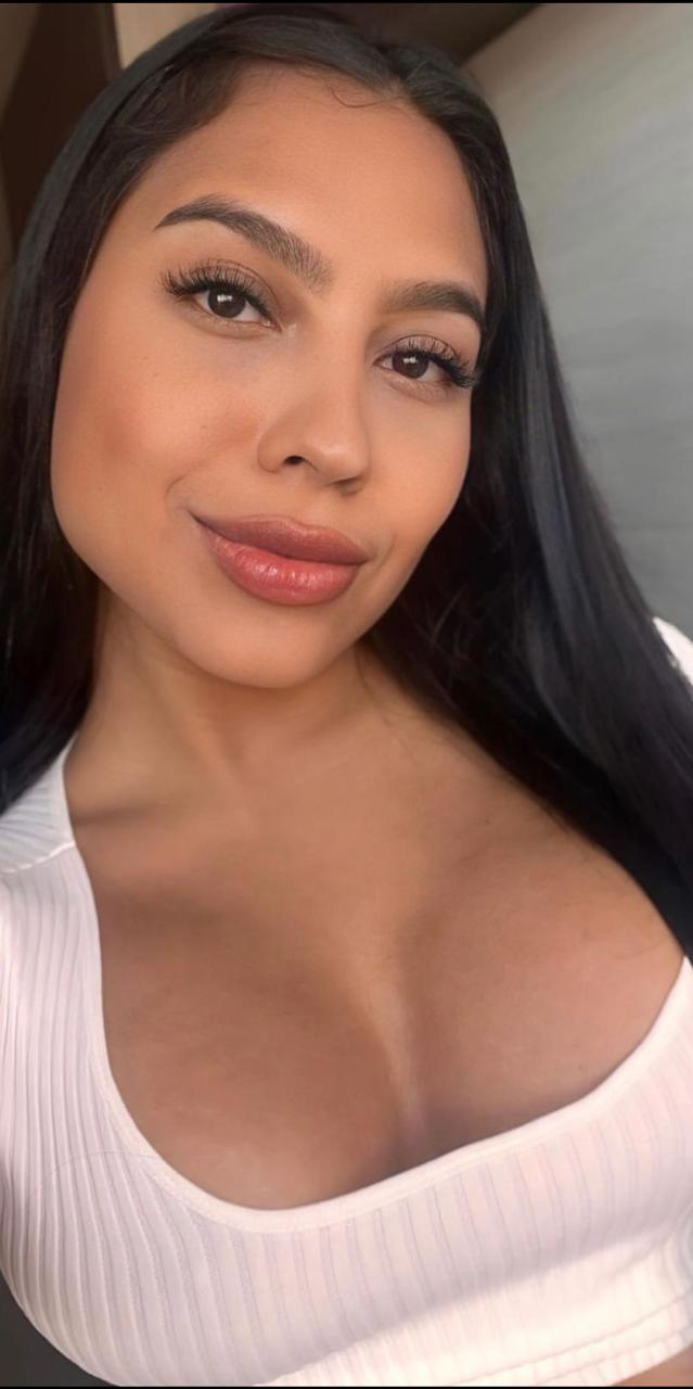 Chica complaciente sexy y bien caliente