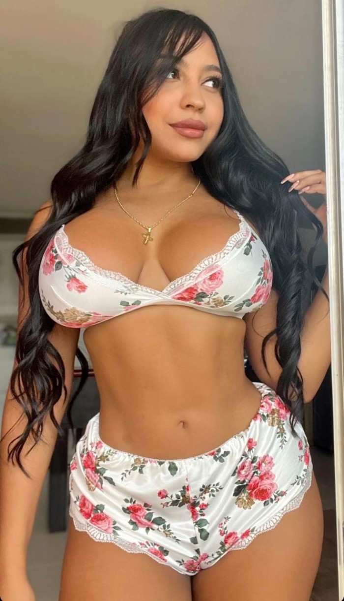 Chica complaciente sexy y bien caliente