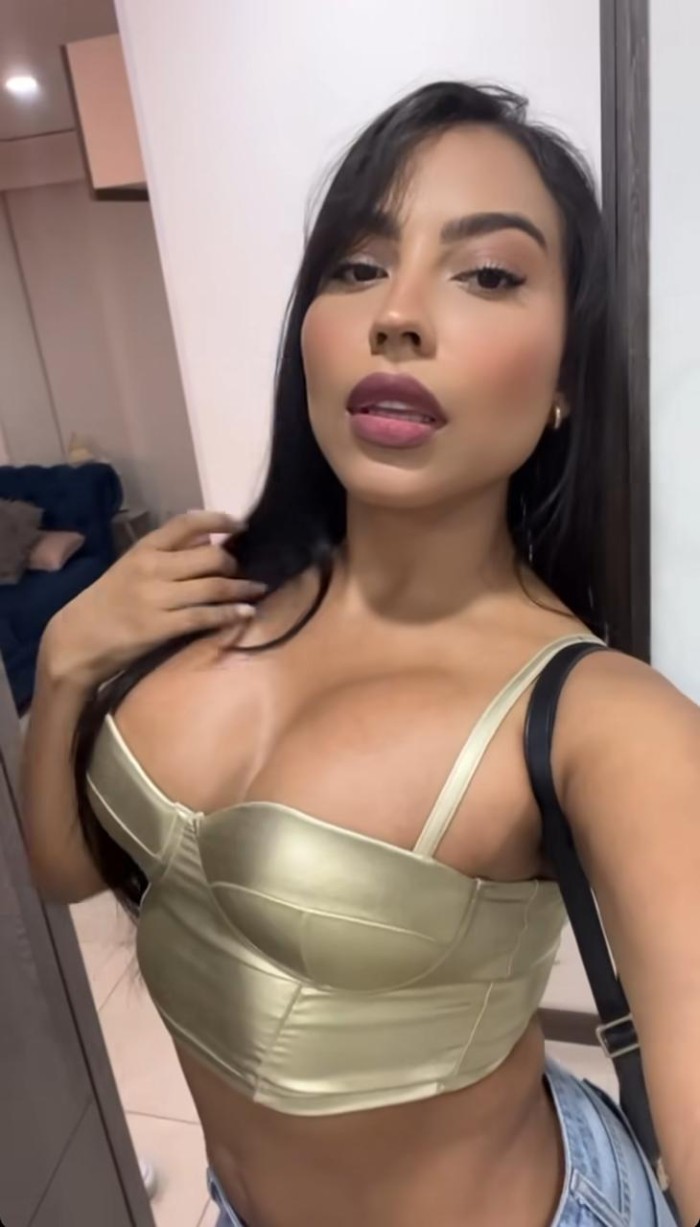 Chica complaciente sexy y bien caliente